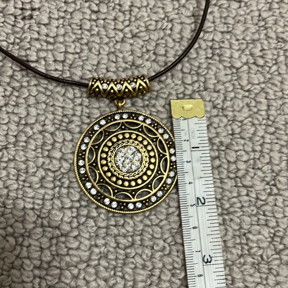 Vintage Medallion Pendant Necklace - Picture 5 of 5